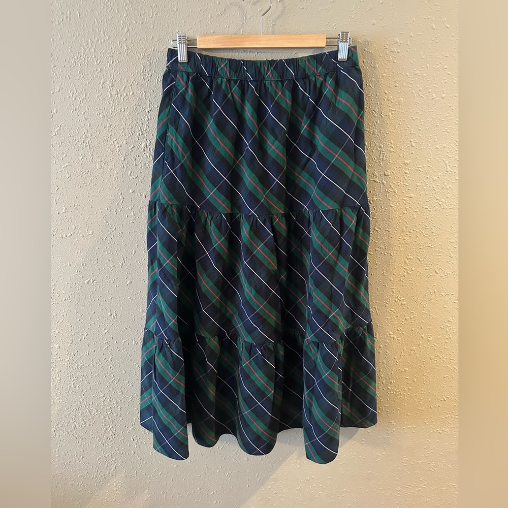 Crown & Ivy plaid skirt size small.